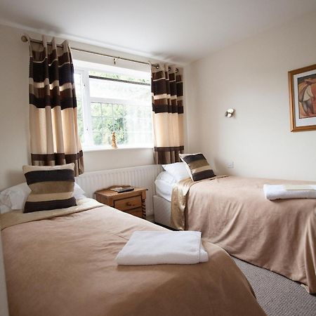 Barons Court Hotel ウォルヴァーハンプトン エクステリア 写真
