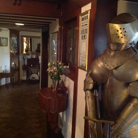 Barons Court Hotel ウォルヴァーハンプトン エクステリア 写真