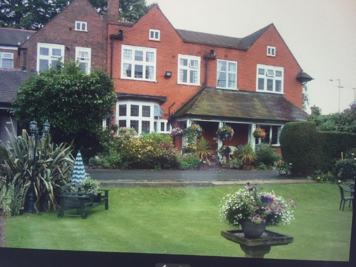 Barons Court Hotel ウォルヴァーハンプトン エクステリア 写真