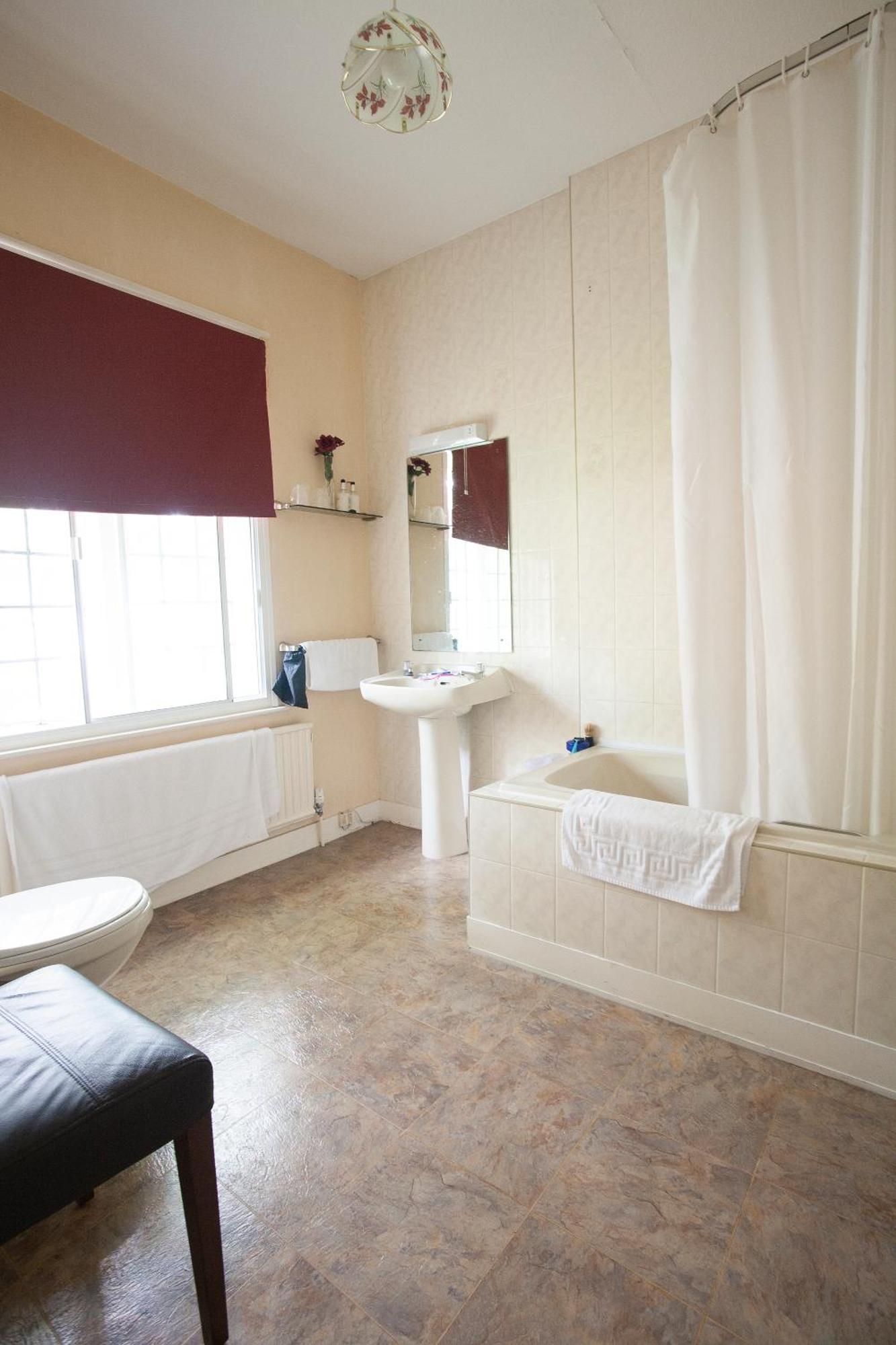 Barons Court Hotel ウォルヴァーハンプトン エクステリア 写真