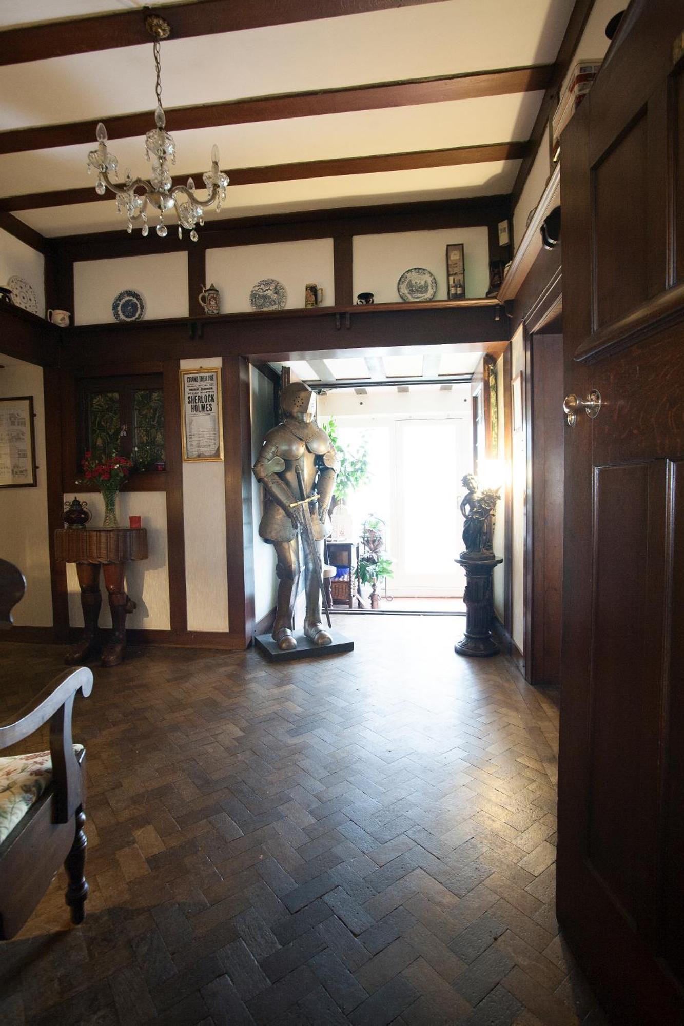 Barons Court Hotel ウォルヴァーハンプトン エクステリア 写真