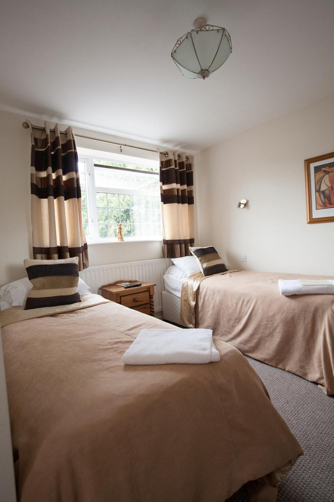 Barons Court Hotel ウォルヴァーハンプトン エクステリア 写真