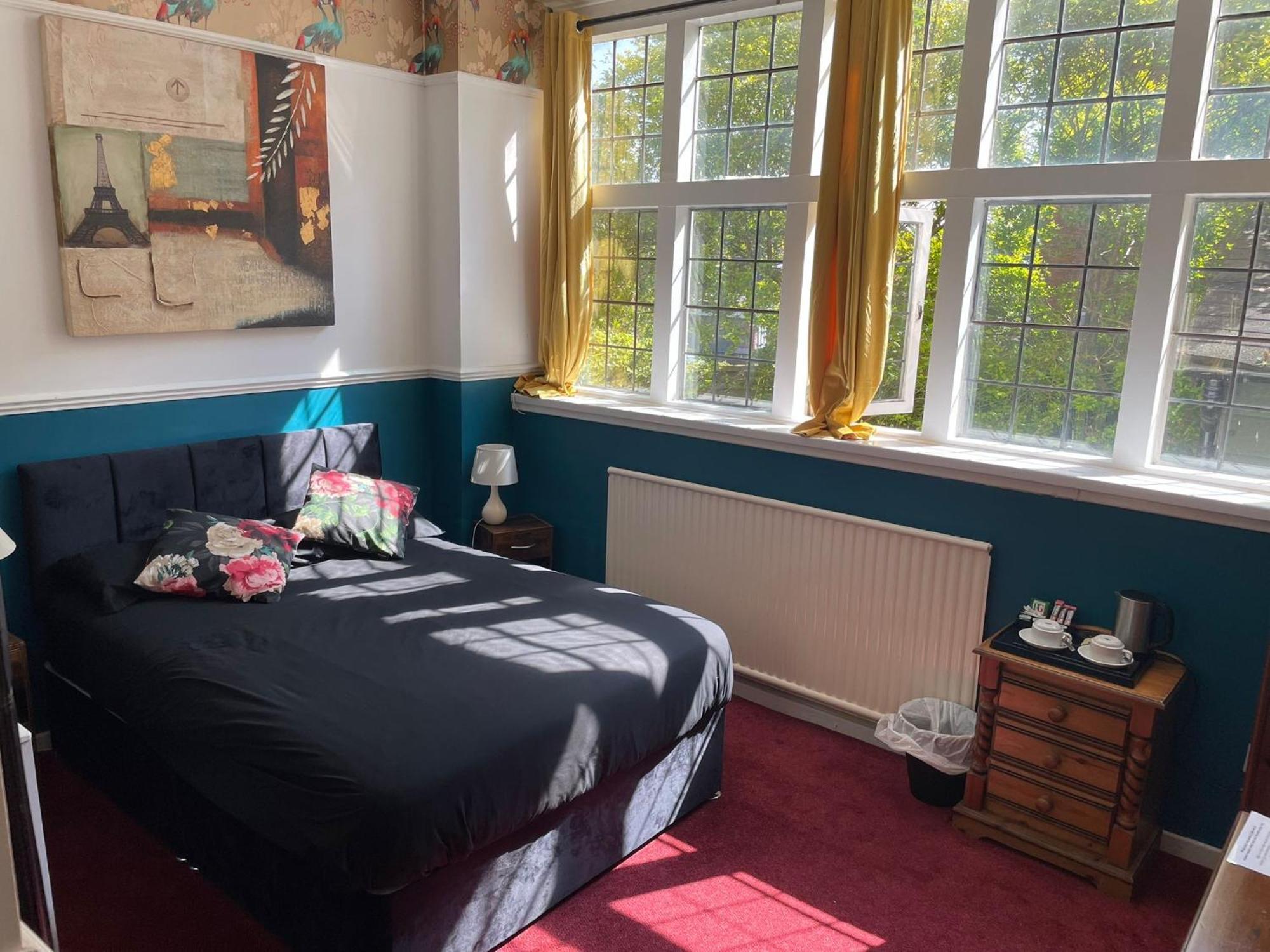 Barons Court Hotel ウォルヴァーハンプトン エクステリア 写真