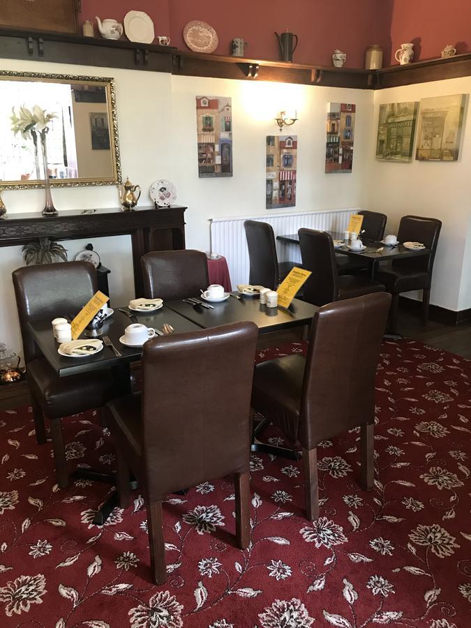 Barons Court Hotel ウォルヴァーハンプトン エクステリア 写真