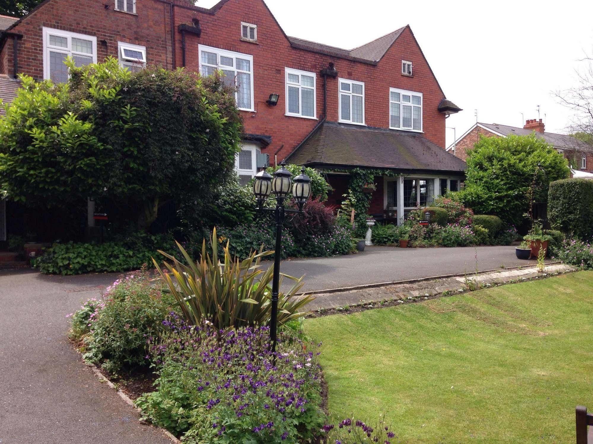 Barons Court Hotel ウォルヴァーハンプトン エクステリア 写真